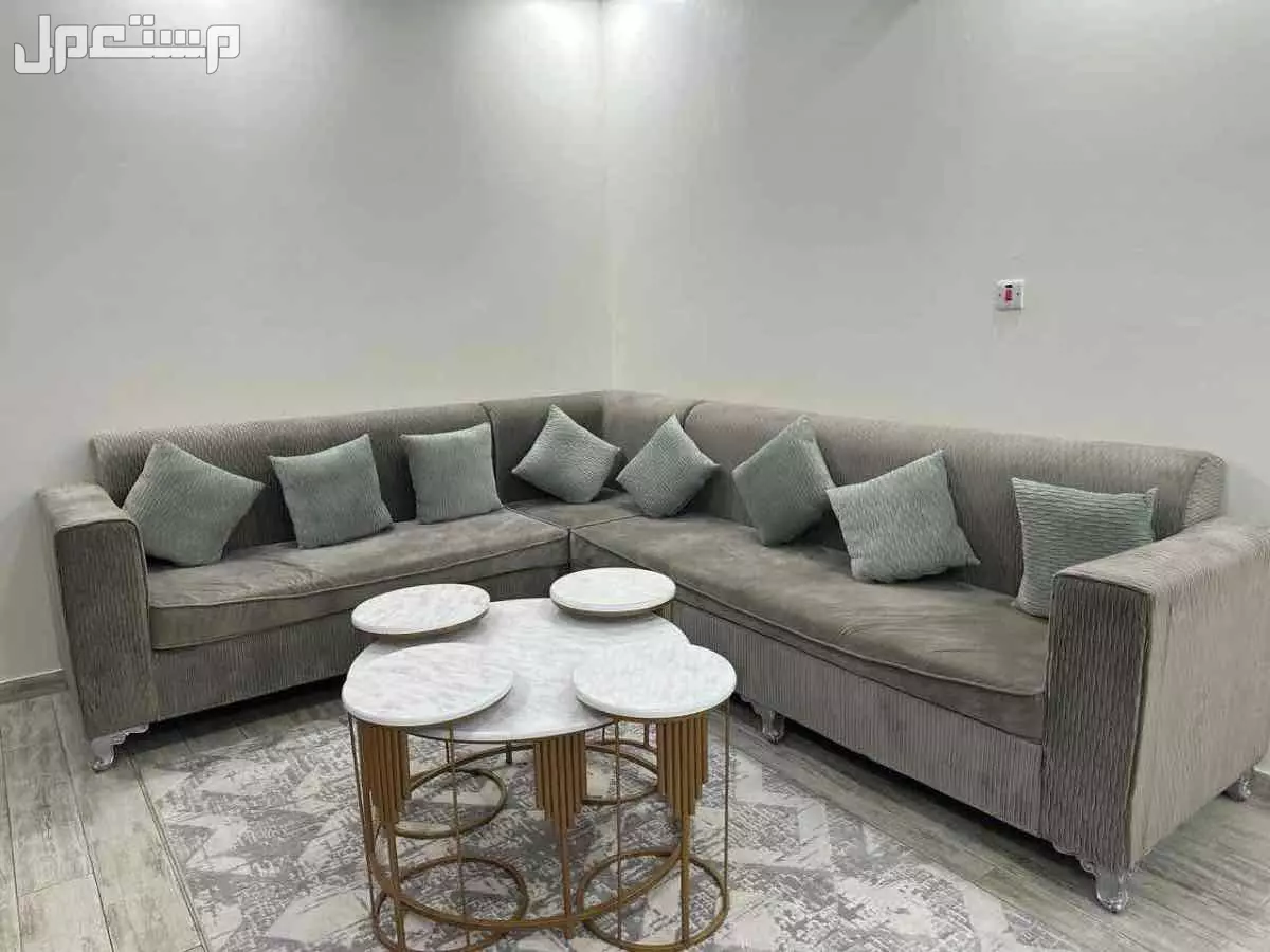 كنب وطاولات للبيع 600 في الرياض بسعر 600 ريال سعودي