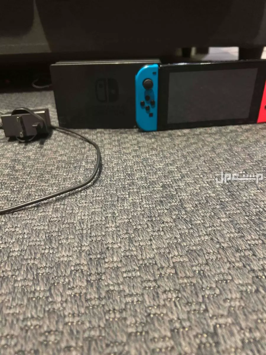 جهاز نينتندو نظيف مع كامل ملحقاته وبسعر مغري