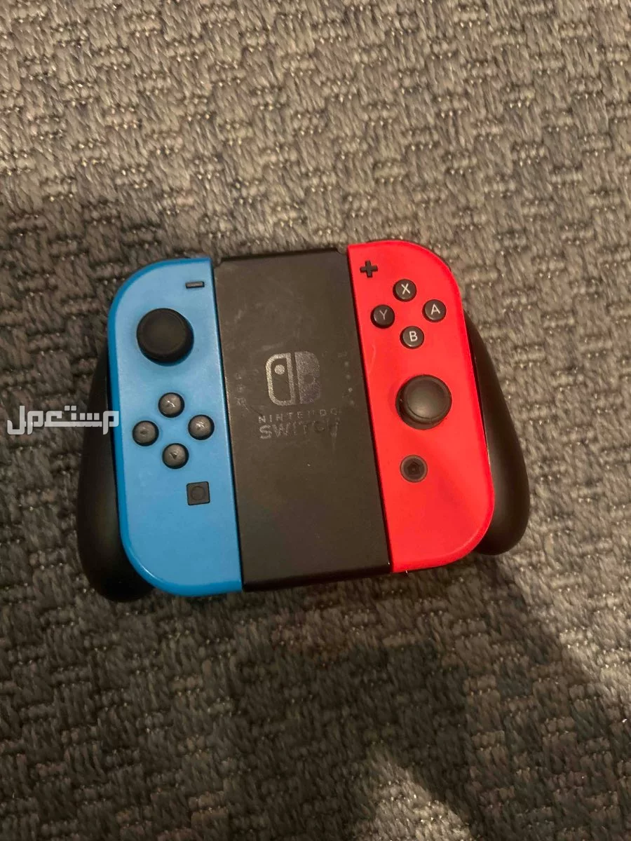جهاز نينتندو نظيف مع كامل ملحقاته وبسعر مغري