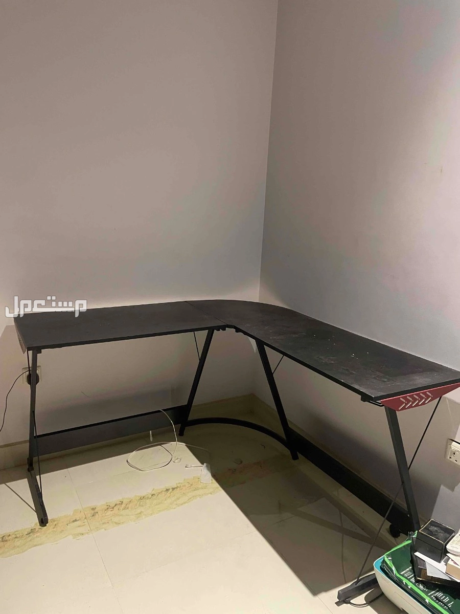 طاولة L  في الرياض جديدة على السوم