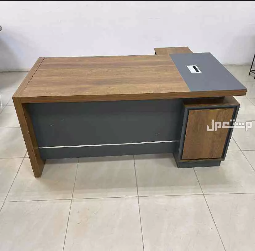 للبيع أثاث مكتبي بسعر الجملة في الرياض بسعر 200 ريال سعودي