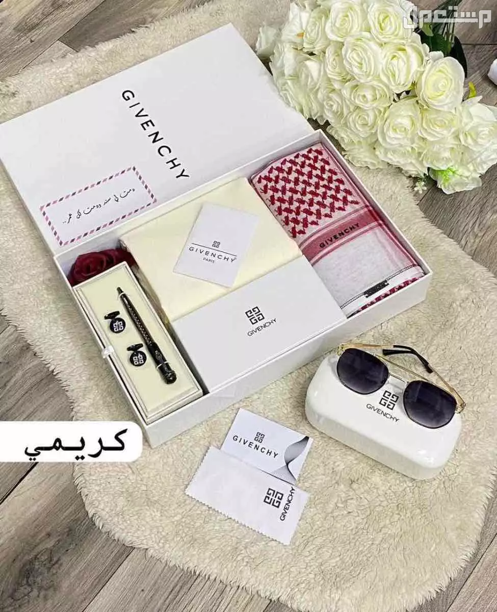 ❣️بوكس الفخامه ❣️شماغ دم الغزال اكتف مان  بشكل متميز وراقي جوده وفخامه نفس الصوره  ❣️قماش صيفي جيفنشي ثلاثه متر وربع مع زراير الماركه وعلامة الجيب والرقبه  ❣️عطر رجالي راقي  ❣️بوكس راقي