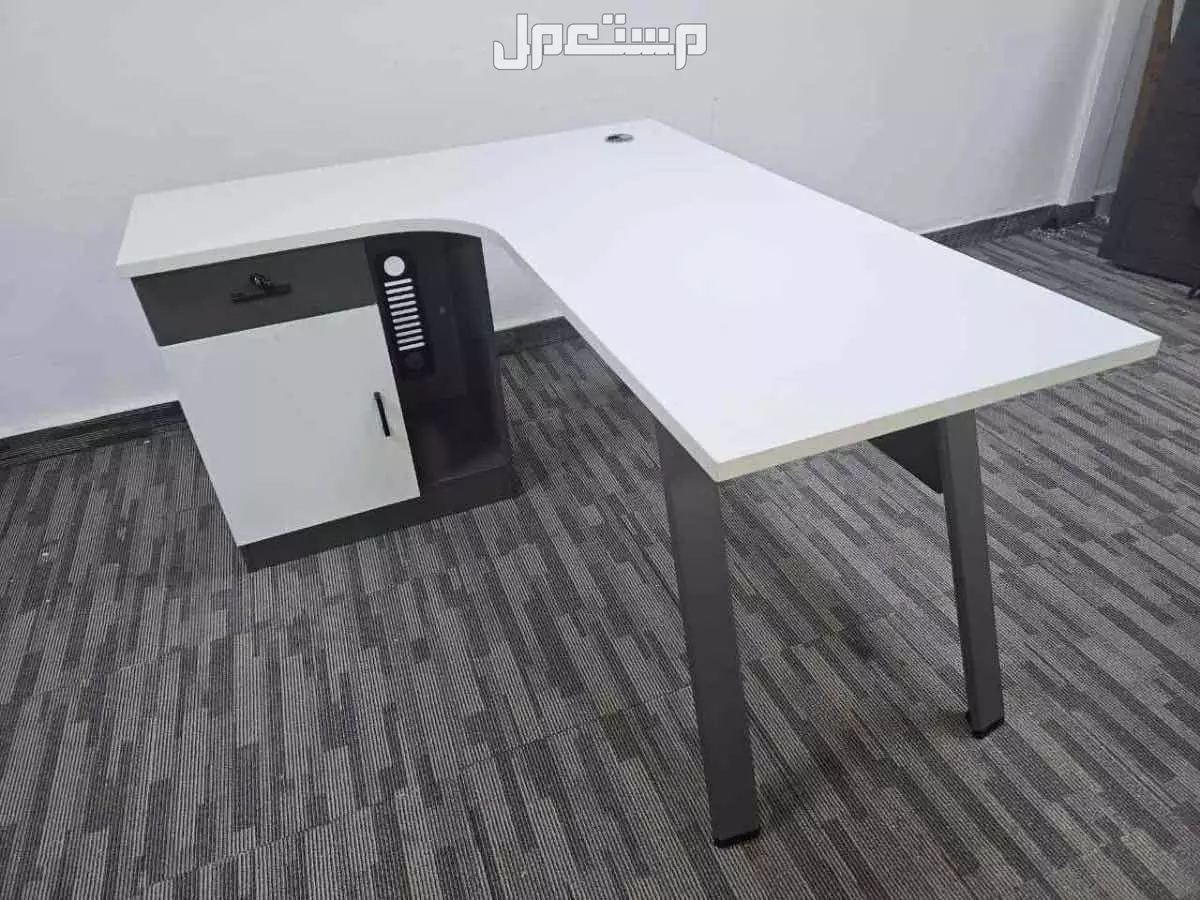 اثاث مكتبي للبيع في الرياض وجدة في الرياض بسعر 200 ريال سعودي
