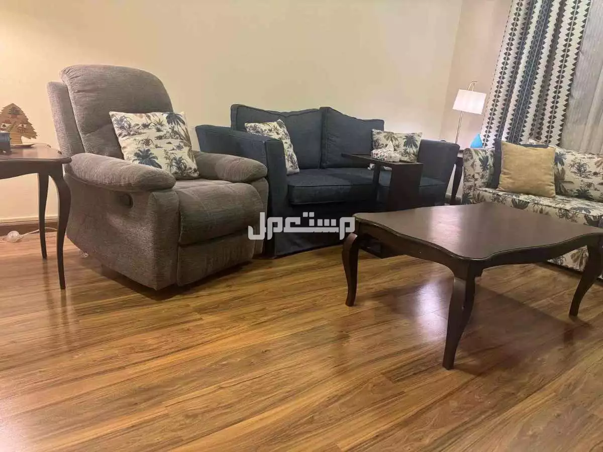 طقم صالة يومية بحالة جيدة جدا في العليا الرياض بسعر 1800 ريال سعودي