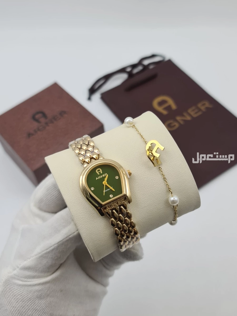طقم ____ نسائي...    جديده من اجنرار..   ساعه مع اسواره..   مع جميع ملحقات الماركه..   **السعر150ريال..