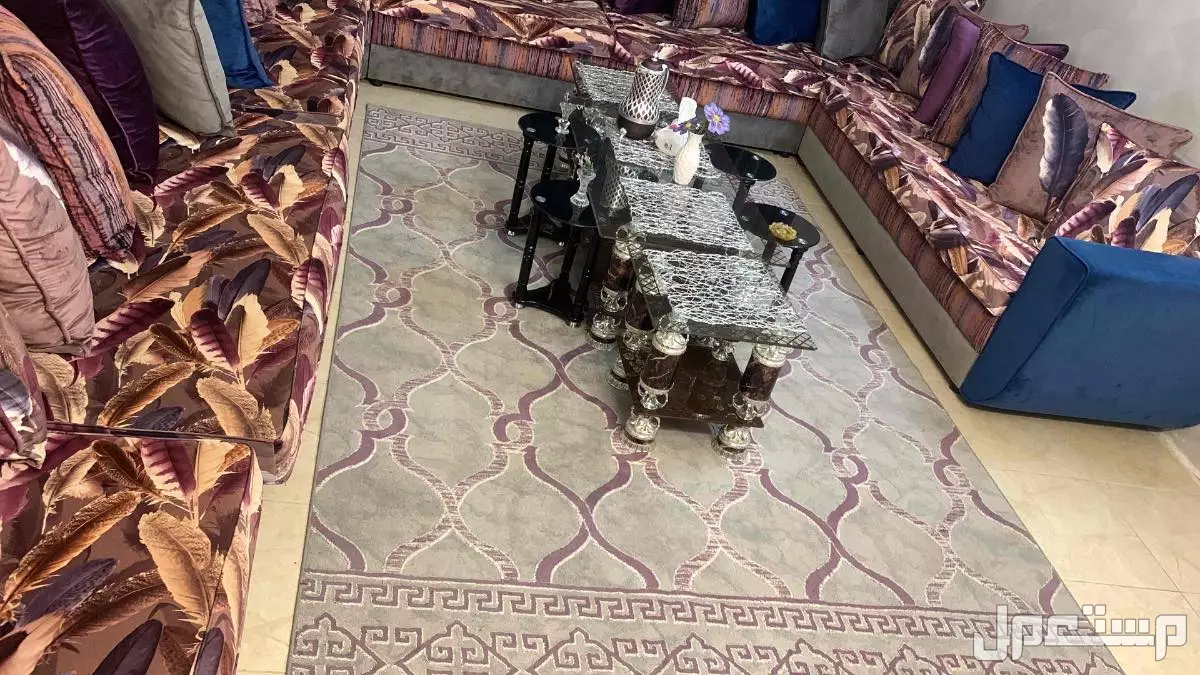 مجلس كامل كنب وسجاد وطارلات وستاره  في مكة المكرمة بسعر 800 ريال سعودي