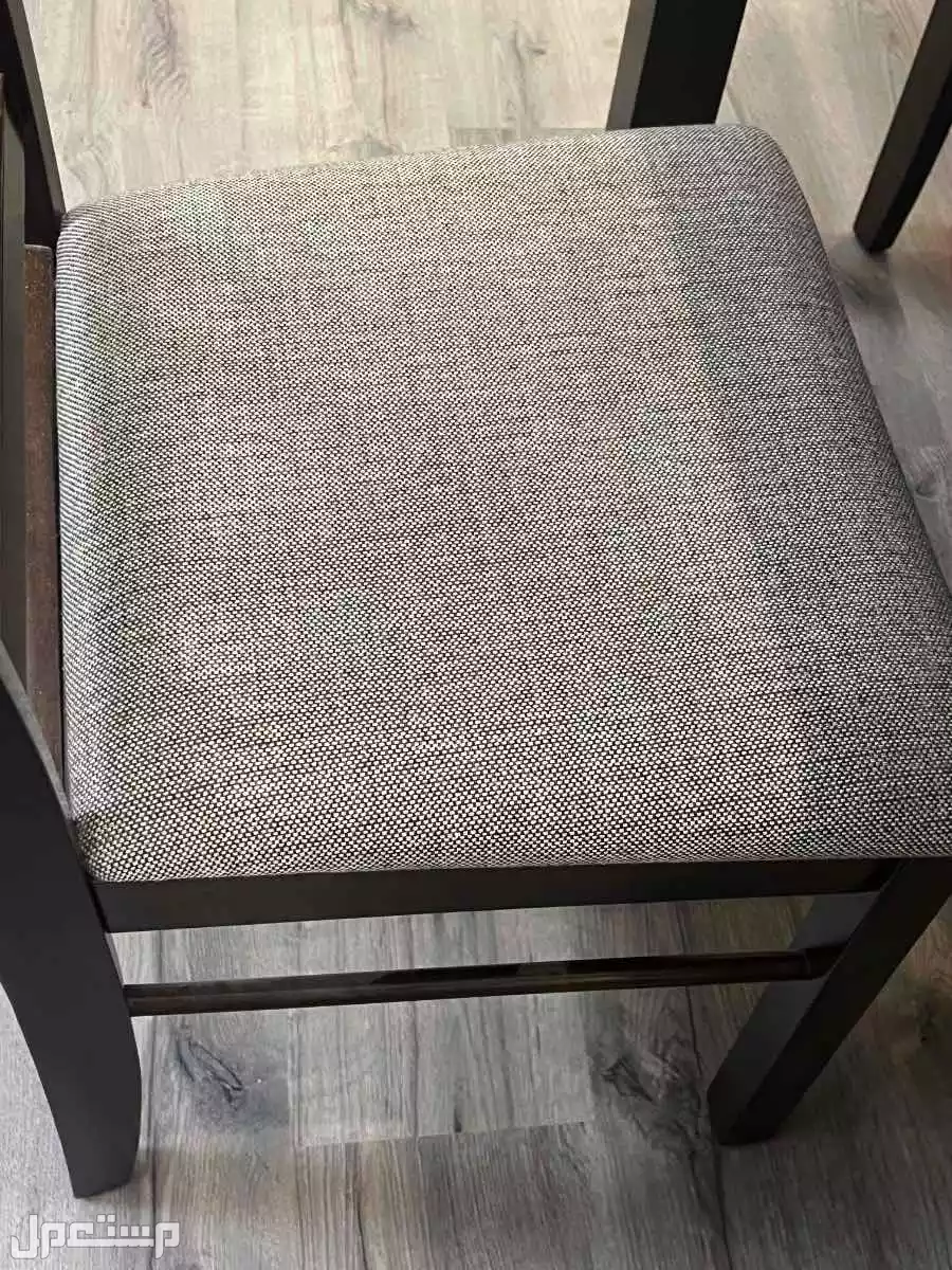 طاولة طعام من هوم سنتر جديده 4 كراسي