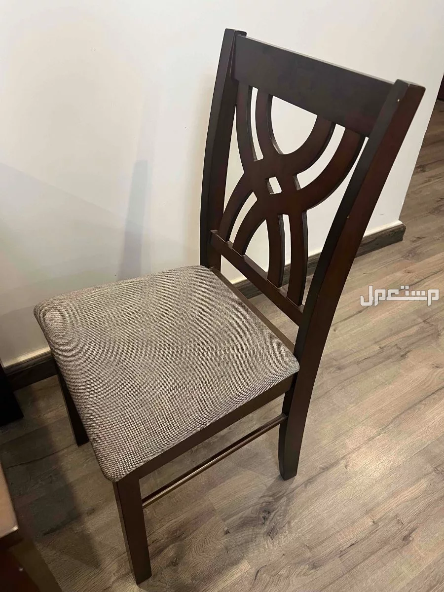 طاولة طعام من هوم سنتر جديده 4 كراسي