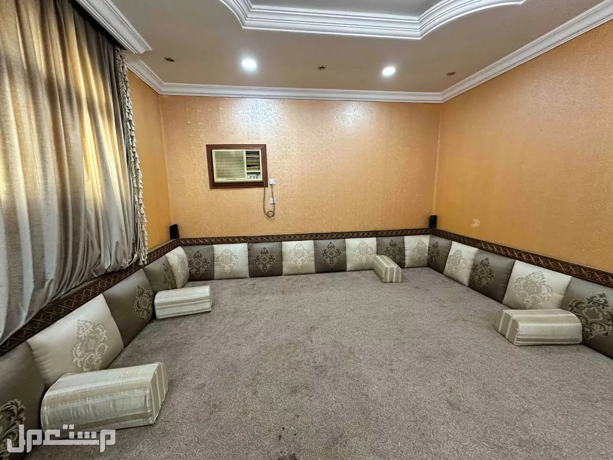 مجلس كنب ظهر بسعر مغري جداً 300 ريال سعودي