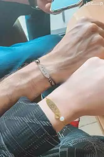 سلسال والاساور والبروش بالاسام بالذهب عيار 21 وصف المنتج :- مطلي ذهب وصف المنتج :- مطلي ذهب عيار 21. المنتج عليه ضمان من اي عيب مصنعي . نكتب باللغة العربية او انجليزيه أساور بالاسم الاناقه والبساطه