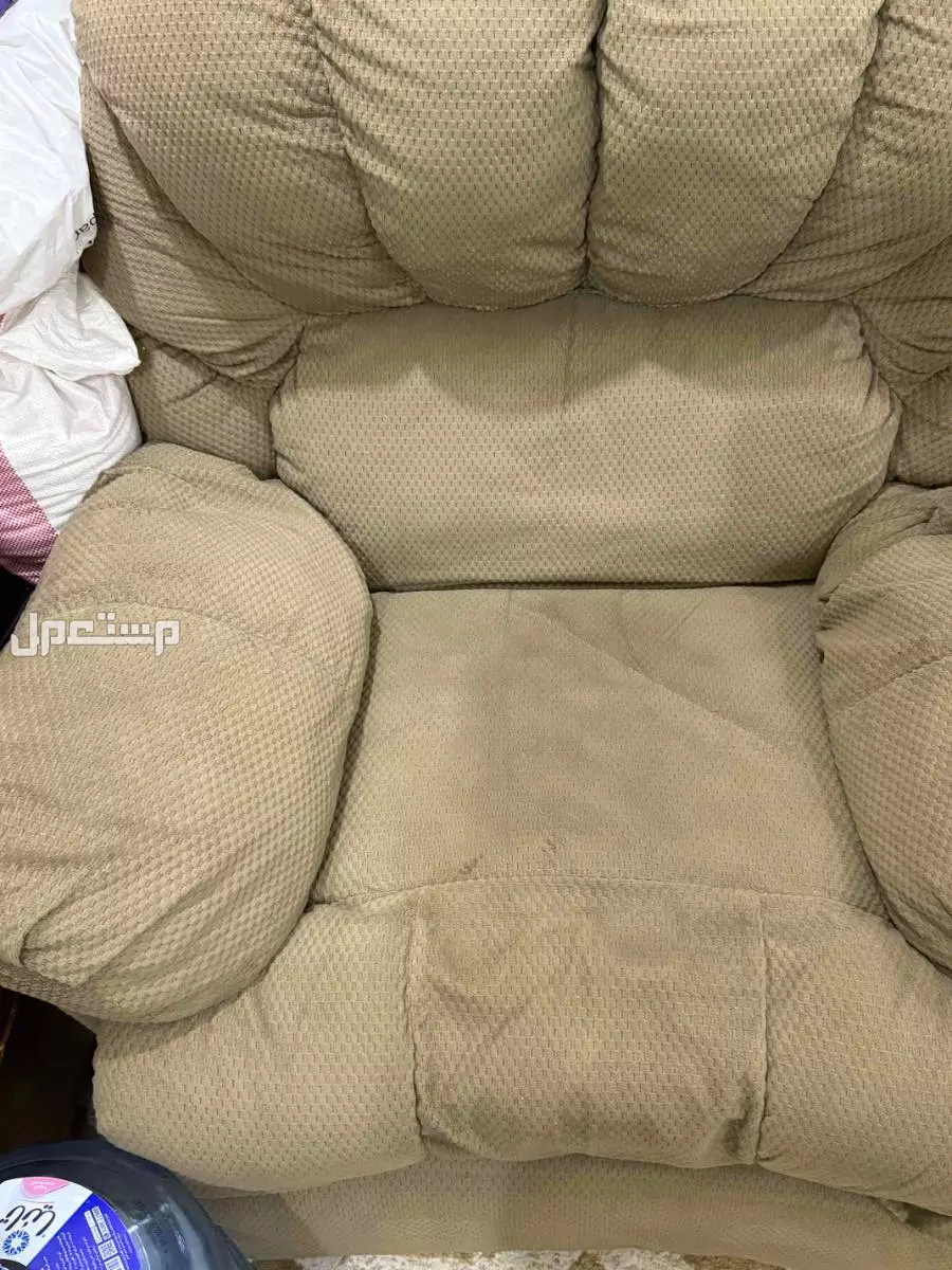 كنب متحرك ويتمدد نظيف وسبب البيع غير متناسق مع اليدكور في الرياض بسعر 1 ريال سعودي