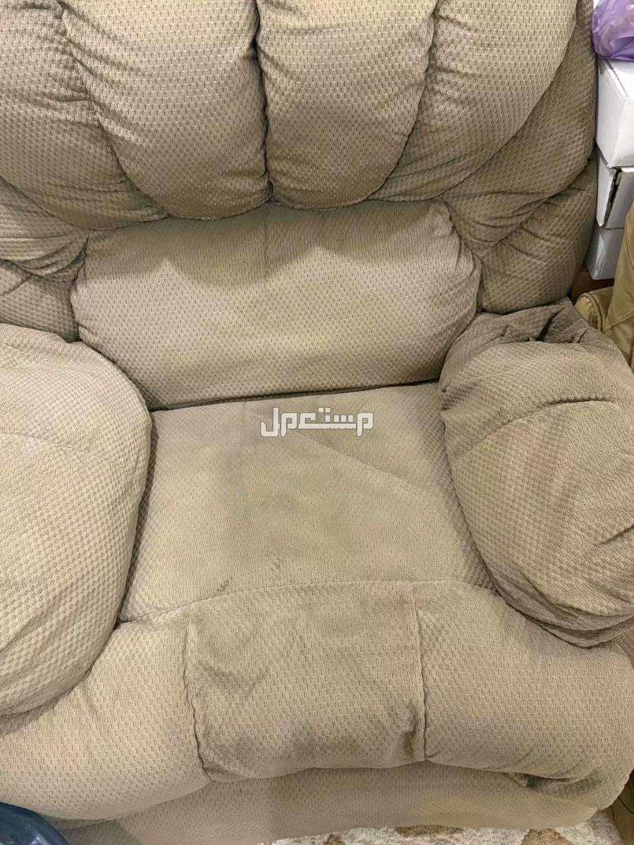 كنب متحرك ويتمدد نظيف وسبب البيع غير متناسق مع اليدكور في الرياض بسعر 1 ريال سعودي