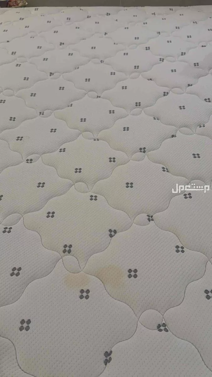 سرير ومرتبة نوع فاخر من كرز لنن في جدة بسعر 1200 ريال سعودي