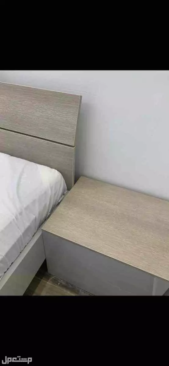 سرير وكمودينه وتسريحة من ابيات