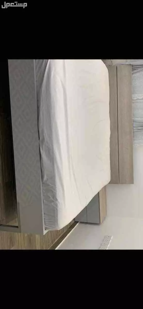 سرير وكمودينه وتسريحة من ابيات