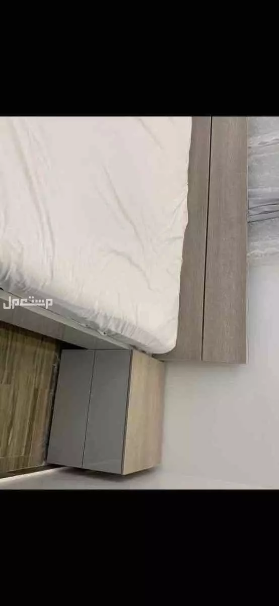 سرير وكمودينه وتسريحة من ابيات