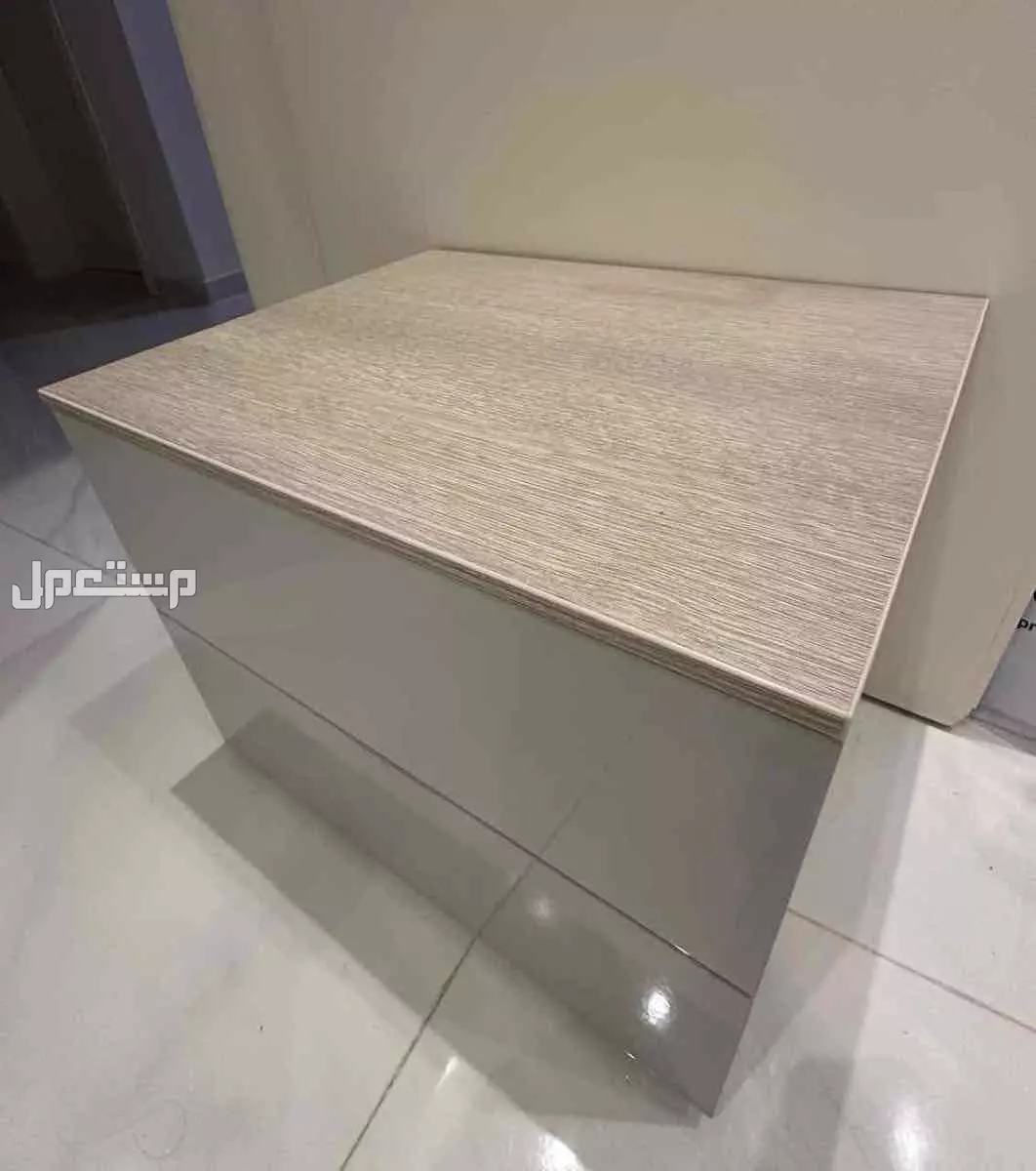 سرير وكمودينه وتسريحة من ابيات