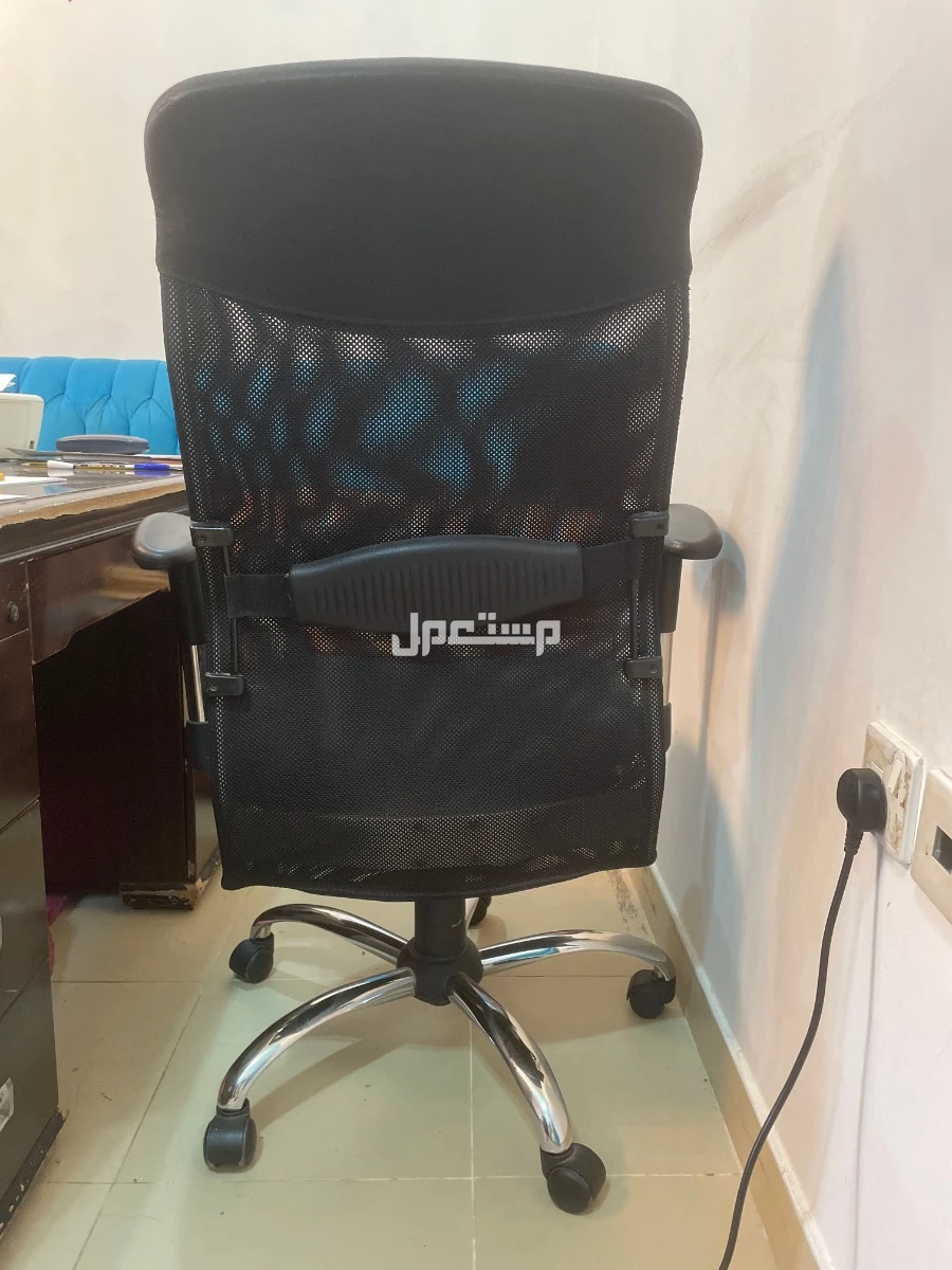 كرسي مكتب بحي الوادي شارع البحر الأحمر  في الرياض بسعر 100 ريال سعودي