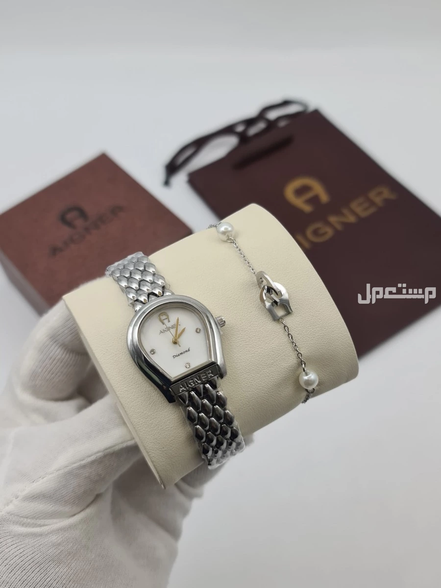 طقم ____ نسائي...    جديده من اجنرار..   ساعه مع اسواره..   مع جميع ملحقات الماركه..   **السعر150ريال..