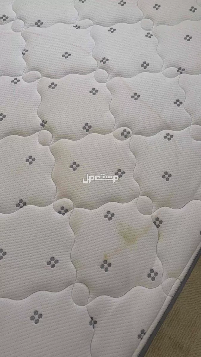 سرير و مرتبة فاخرة من كرز لنن في جدة بسعر 1200 ريال سعودي