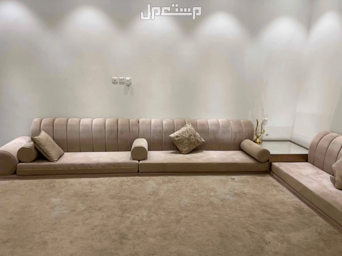 للبيع اثاث منزلي كنب والستاره والطاولات