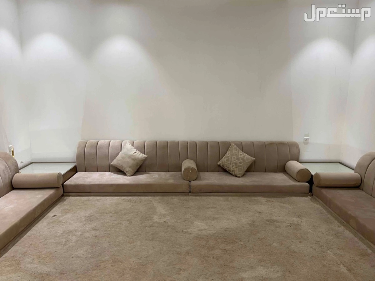 للبيع اثاث منزلي كنب والستاره والطاولات