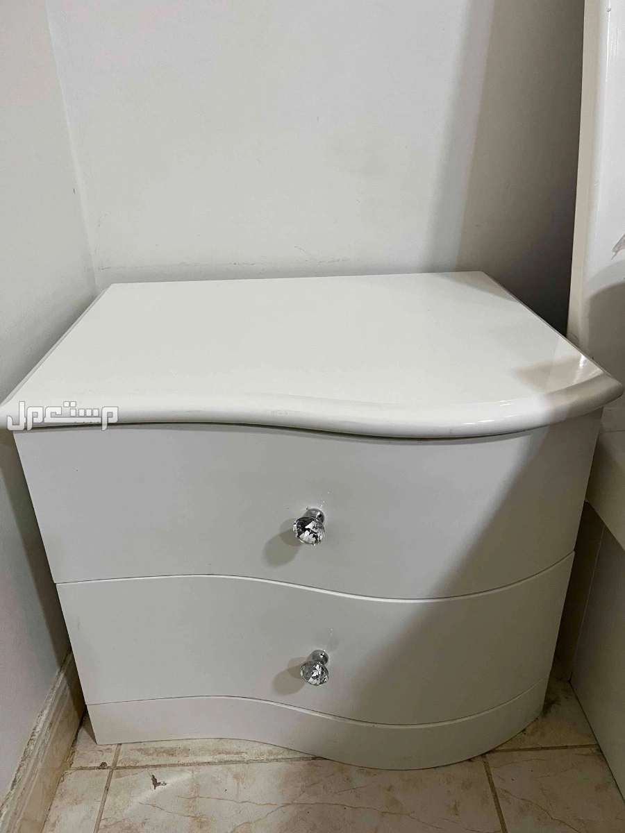 غرفة نوم تركي لون ابيض نظيفة جدا وكنب زارية من ستي دبليو city W