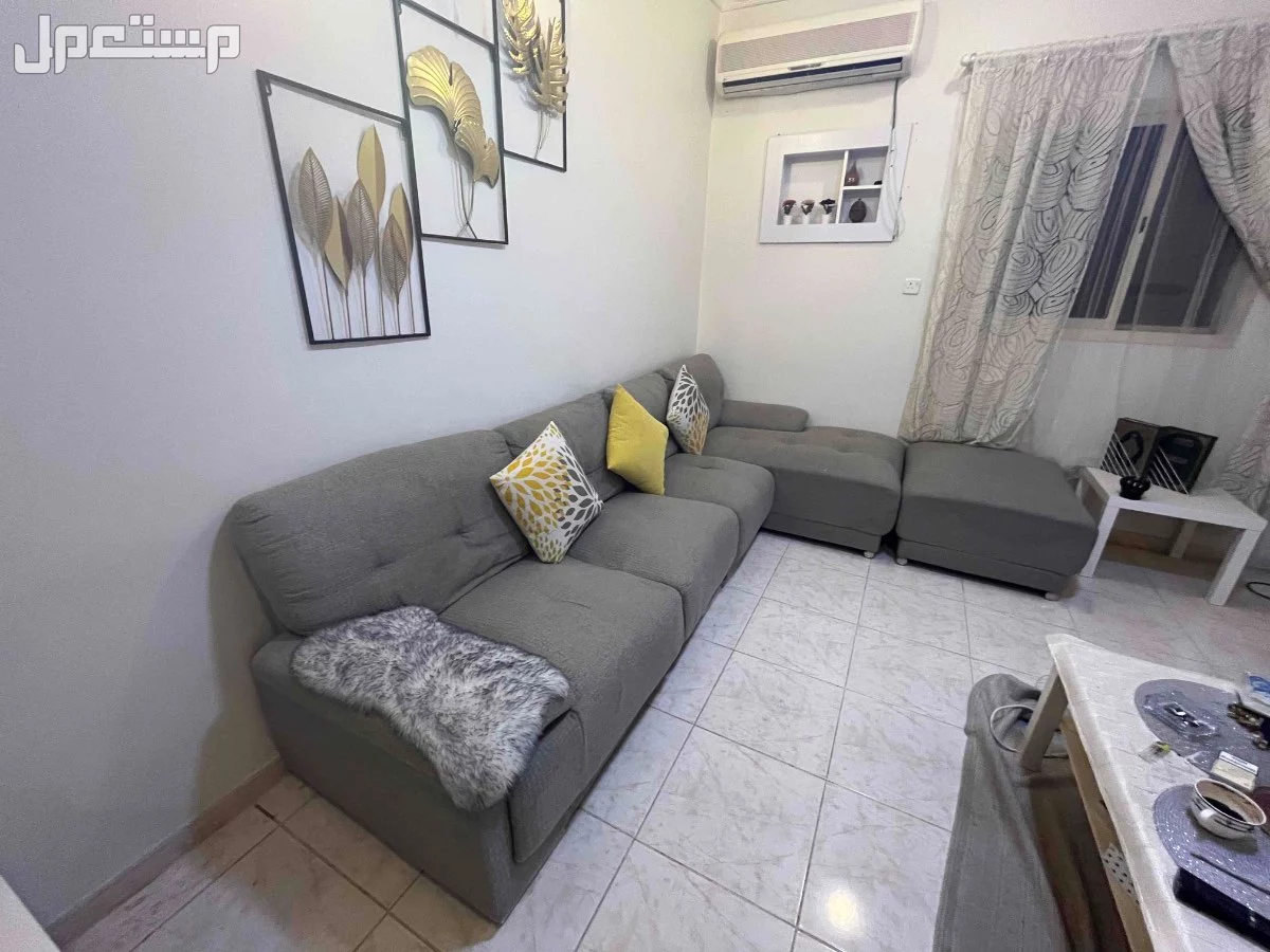 غرفة نوم تركي لون ابيض نظيفة جدا وكنب زارية من ستي دبليو city W