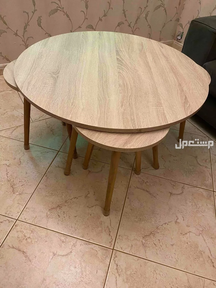 طقم طاولة كبيرة و 4 خدمة ابغى فيها 400