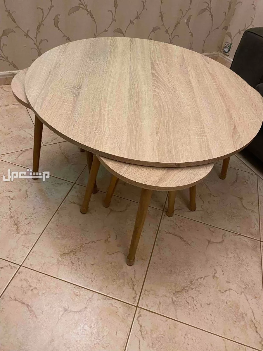 طقم طاولة كبيرة و 4 خدمة ابغى فيها 400