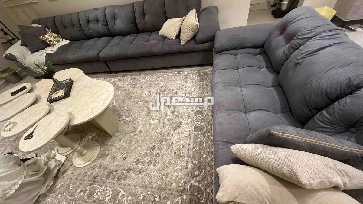 كنب امريكي   حرف L نظيف فقط ثلاث قطع والله للامانه الرياض حي العريجا الغربي لتواصل