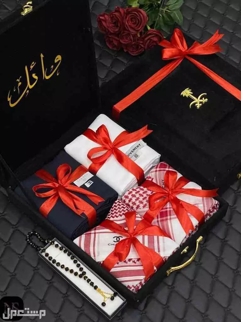 عرض خاص بوكس رجالي *💫قماشين جيفينشي ‏اللون حسب اختيار العميل مع ملحقات لكل قماش ازرار و لوقو للجيب و الرقبه* شماغين جيفينشي سوبر كلاسيك  موديل السنة مقاسات 55//58//60 *قلم كلاسيك  رجالي*