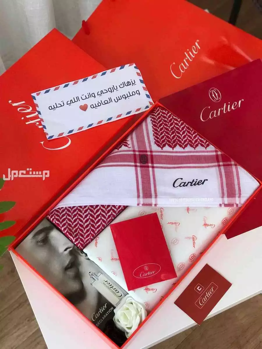 طقم كارتير جفنشي ديور رجالي : قماش صيفي كارتير+ ملحقات8ازرار مع لوقو للجيب و الرقبه  شماغ كارتير أحمر او أبيض متوفر جميع المقاسات 55/58/60  عطر كارتير100مل عبارة حسب أختيار العميل