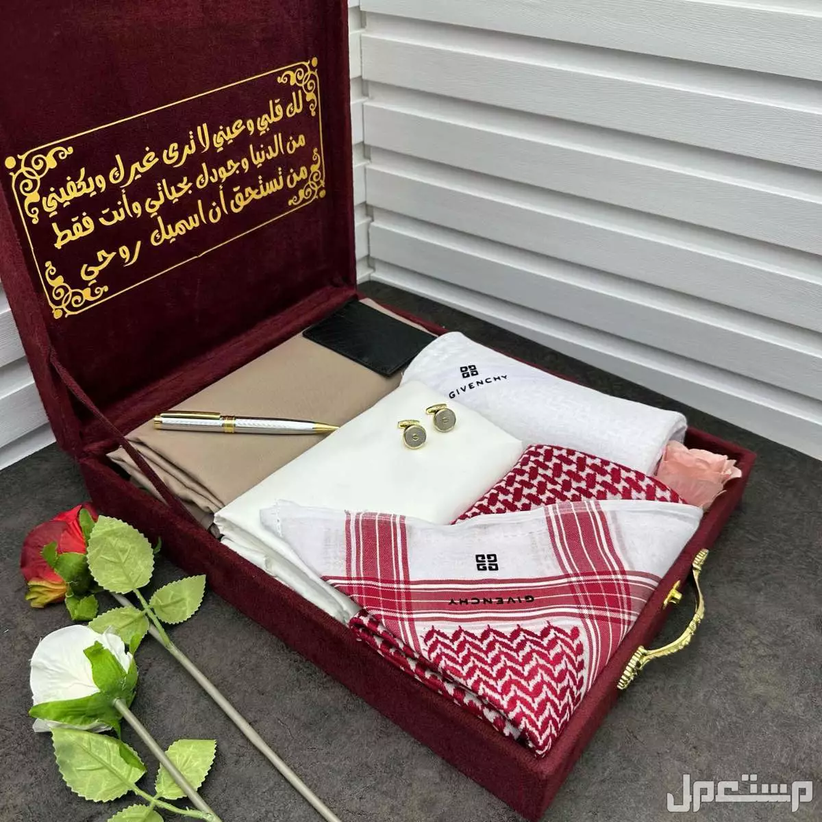 طقم كارتير جفنشي ديور رجالي : قماش صيفي كارتير+ ملحقات8ازرار مع لوقو للجيب و الرقبه  شماغ كارتير أحمر او أبيض متوفر جميع المقاسات 55/58/60  عطر كارتير100مل عبارة حسب أختيار العميل