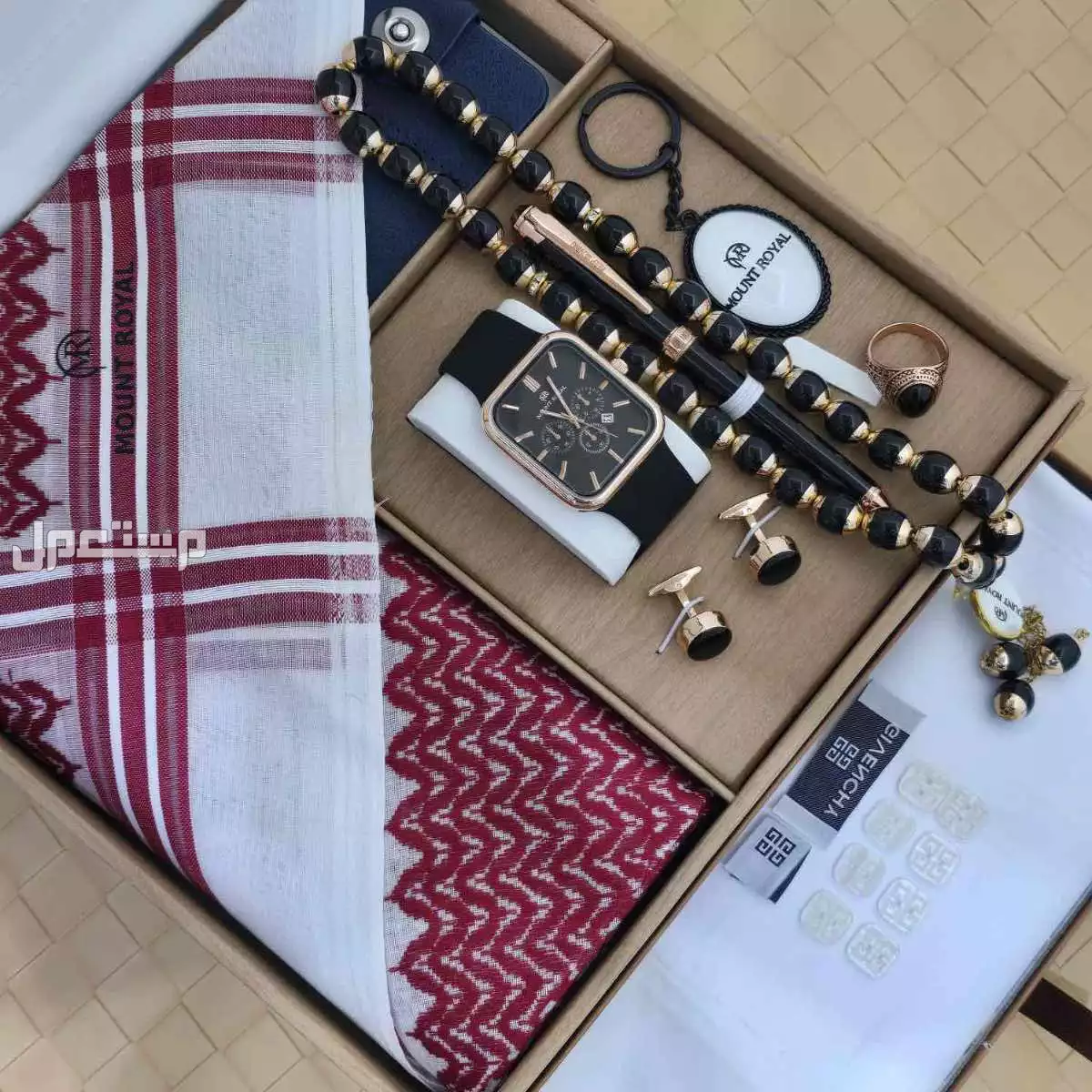 طقم كارتير جفنشي ديور رجالي : قماش صيفي كارتير+ ملحقات8ازرار مع لوقو للجيب و الرقبه  شماغ كارتير أحمر او أبيض متوفر جميع المقاسات 55/58/60  عطر كارتير100مل عبارة حسب أختيار العميل