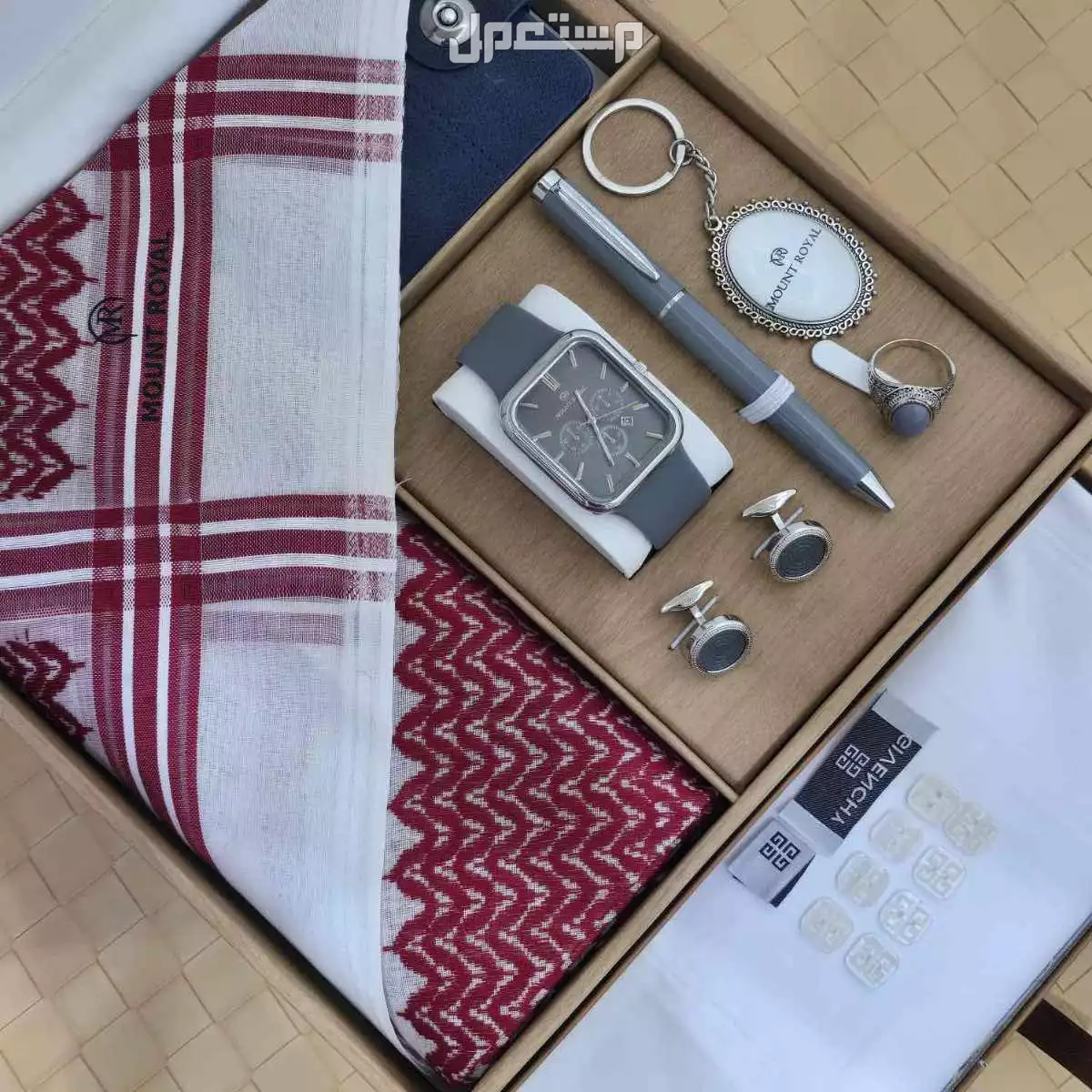 طقم كارتير جفنشي ديور رجالي : قماش صيفي كارتير+ ملحقات8ازرار مع لوقو للجيب و الرقبه  شماغ كارتير أحمر او أبيض متوفر جميع المقاسات 55/58/60  عطر كارتير100مل عبارة حسب أختيار العميل