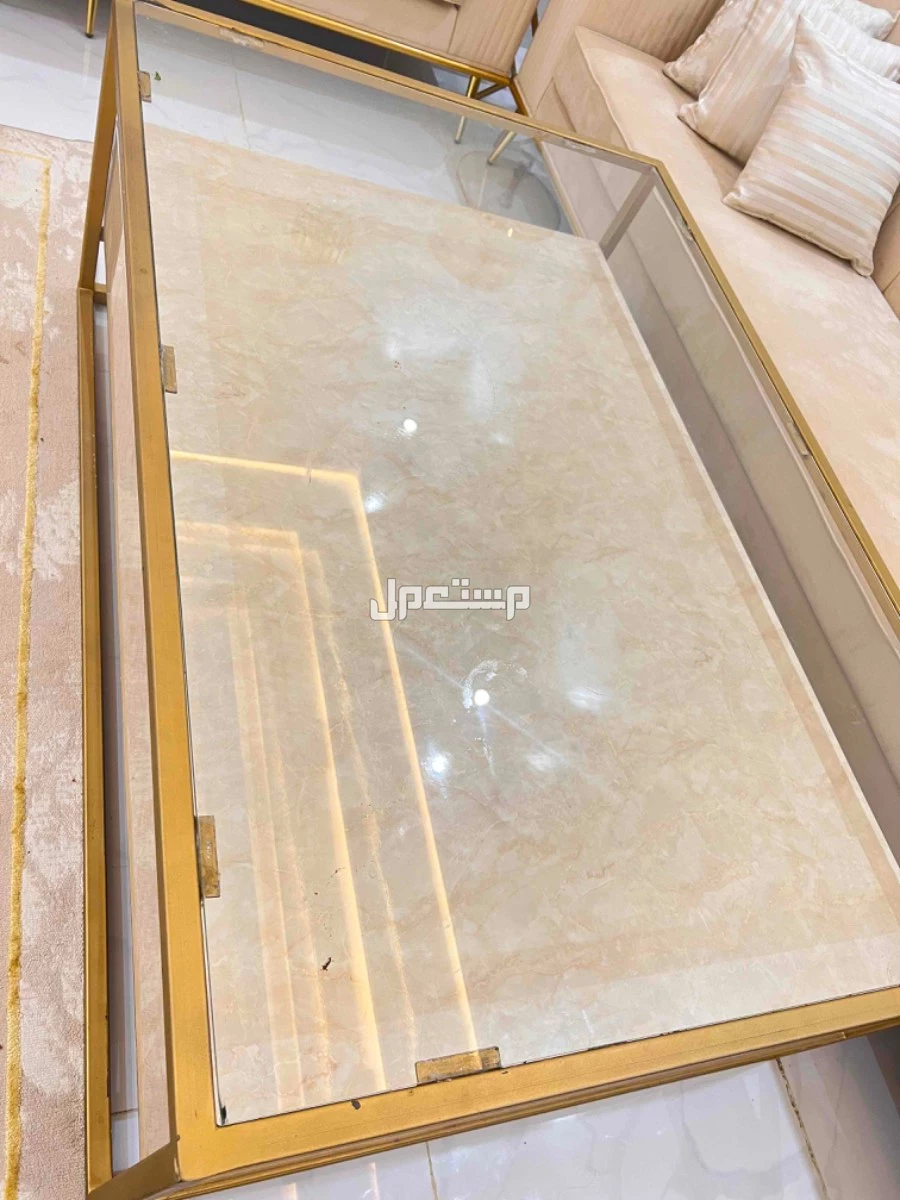 طاوله   جديده استمعال بسيط للبيع حجمه متوسط بالف ريال قابل لتفاوض في حفر الباطن بسعر ألف ريال سعودي