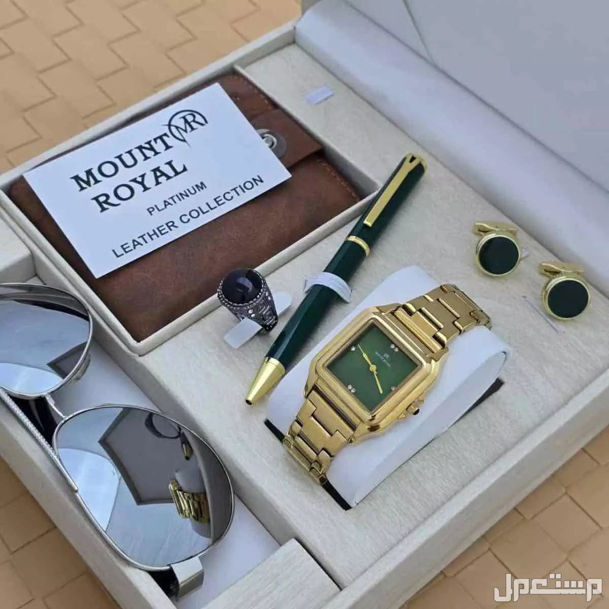 *جديدنا بكس رجالي ‏مناسب جدا الإهداء العيد* مكون من ساعة رجالي جلد شموة ماركة كليرتي  ضمان سنة ماء مكينة بطارية اي خلل فني قلم كلاسيك رجالي كبك كلاسيك رجالي سبحة مميزة  بكس. نفس الصوره