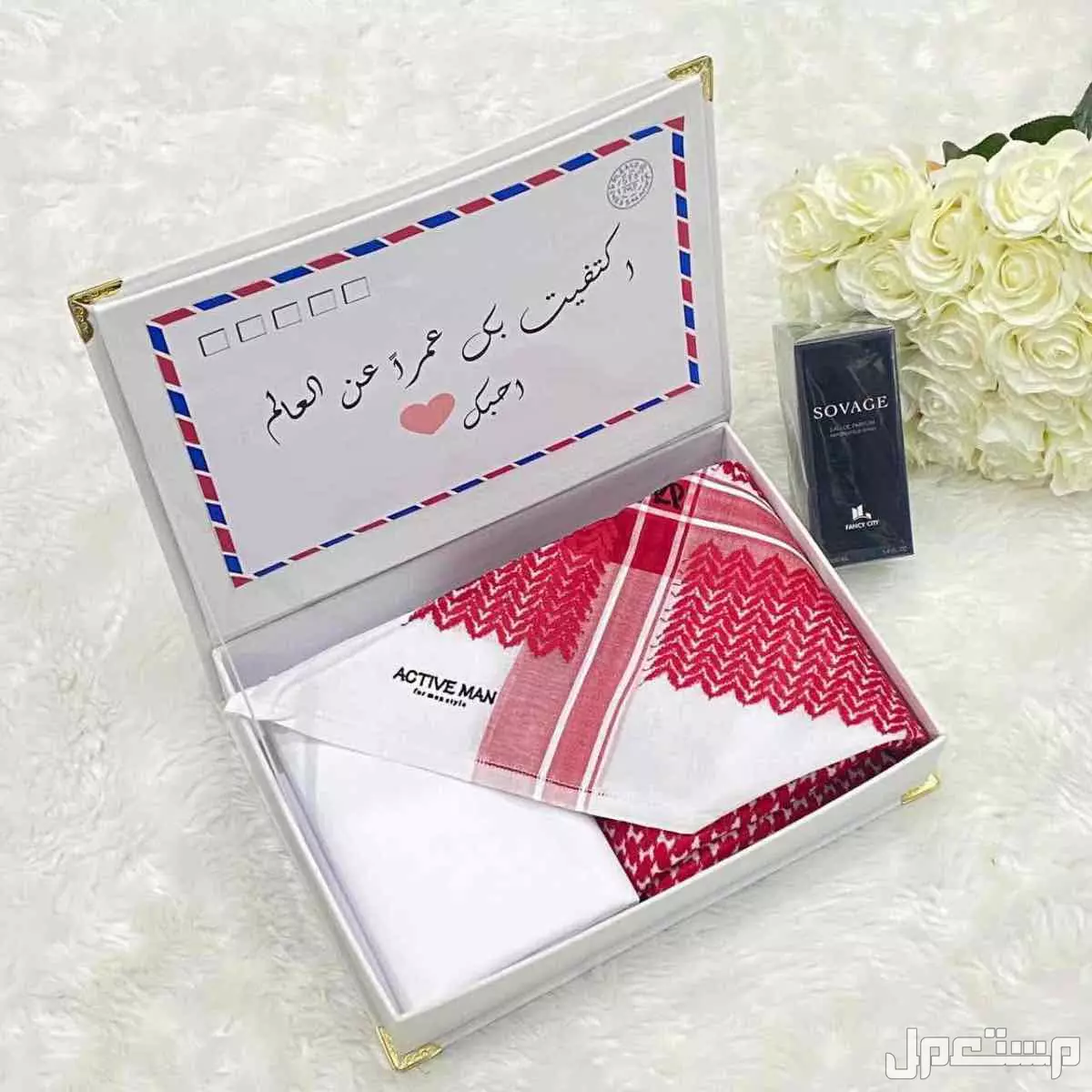 بوكس رجالي كارتير. **شماغ رجالي أحمر او أبيض **:      -درجة اولى  يضمن جودة عالية ومظهرًا أنيقًا. مقاسات55/58/60 2.  *قماش رجالي ماركة جيفينشي درجة* اولى+ملحقات8ازرار مع لوقو للجيب و الرقبه