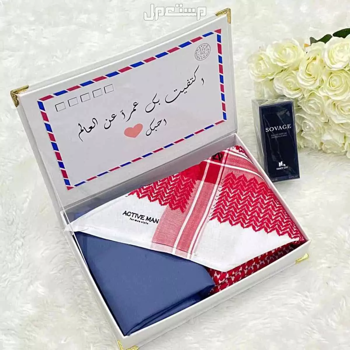 بوكس رجالي كارتير. **شماغ رجالي أحمر او أبيض **:      -درجة اولى  يضمن جودة عالية ومظهرًا أنيقًا. مقاسات55/58/60 2.  *قماش رجالي ماركة جيفينشي درجة* اولى+ملحقات8ازرار مع لوقو للجيب و الرقبه