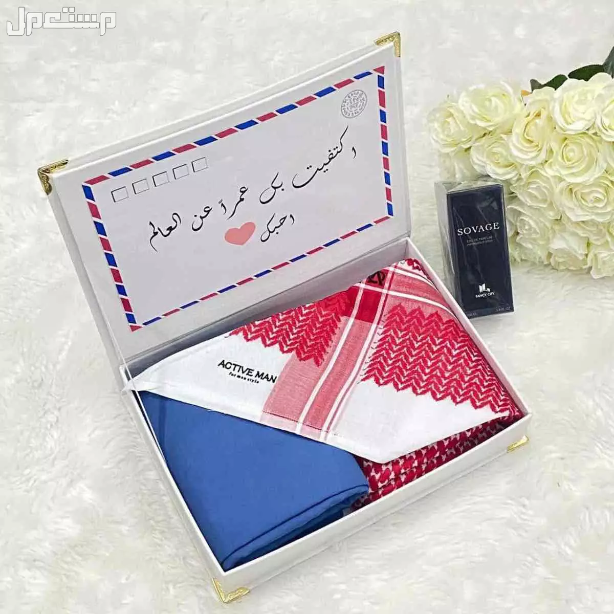 بوكس رجالي كارتير. **شماغ رجالي أحمر او أبيض **:      -درجة اولى  يضمن جودة عالية ومظهرًا أنيقًا. مقاسات55/58/60 2.  *قماش رجالي ماركة جيفينشي درجة* اولى+ملحقات8ازرار مع لوقو للجيب و الرقبه
