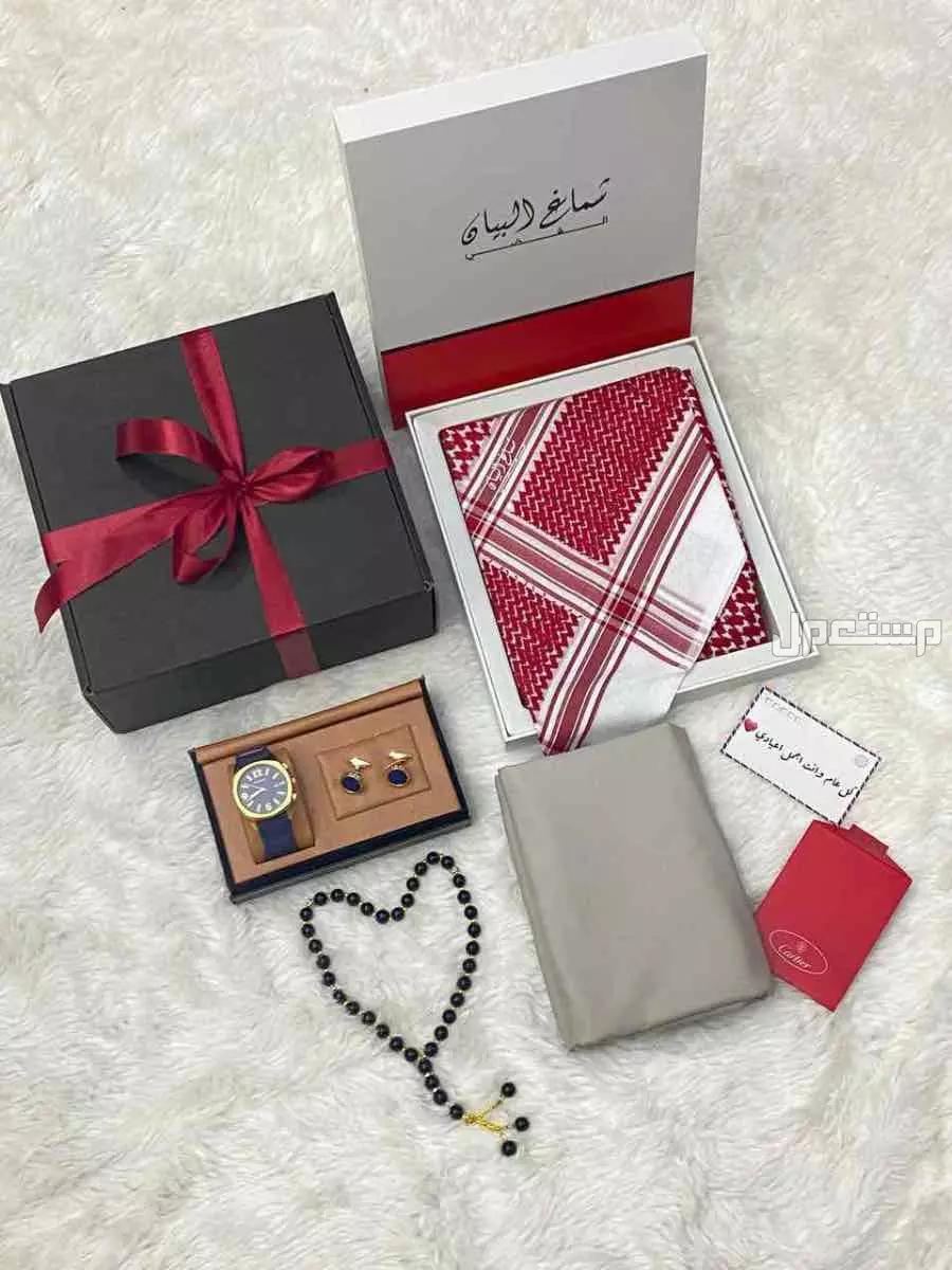 بوكس رجالي كارتير. **شماغ رجالي أحمر او أبيض **:      -درجة اولى  يضمن جودة عالية ومظهرًا أنيقًا. مقاسات55/58/60 2.  *قماش رجالي ماركة جيفينشي درجة* اولى+ملحقات8ازرار مع لوقو للجيب و الرقبه
