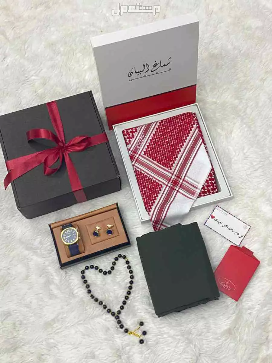بوكس رجالي كارتير. **شماغ رجالي أحمر او أبيض **:      -درجة اولى  يضمن جودة عالية ومظهرًا أنيقًا. مقاسات55/58/60 2.  *قماش رجالي ماركة جيفينشي درجة* اولى+ملحقات8ازرار مع لوقو للجيب و الرقبه