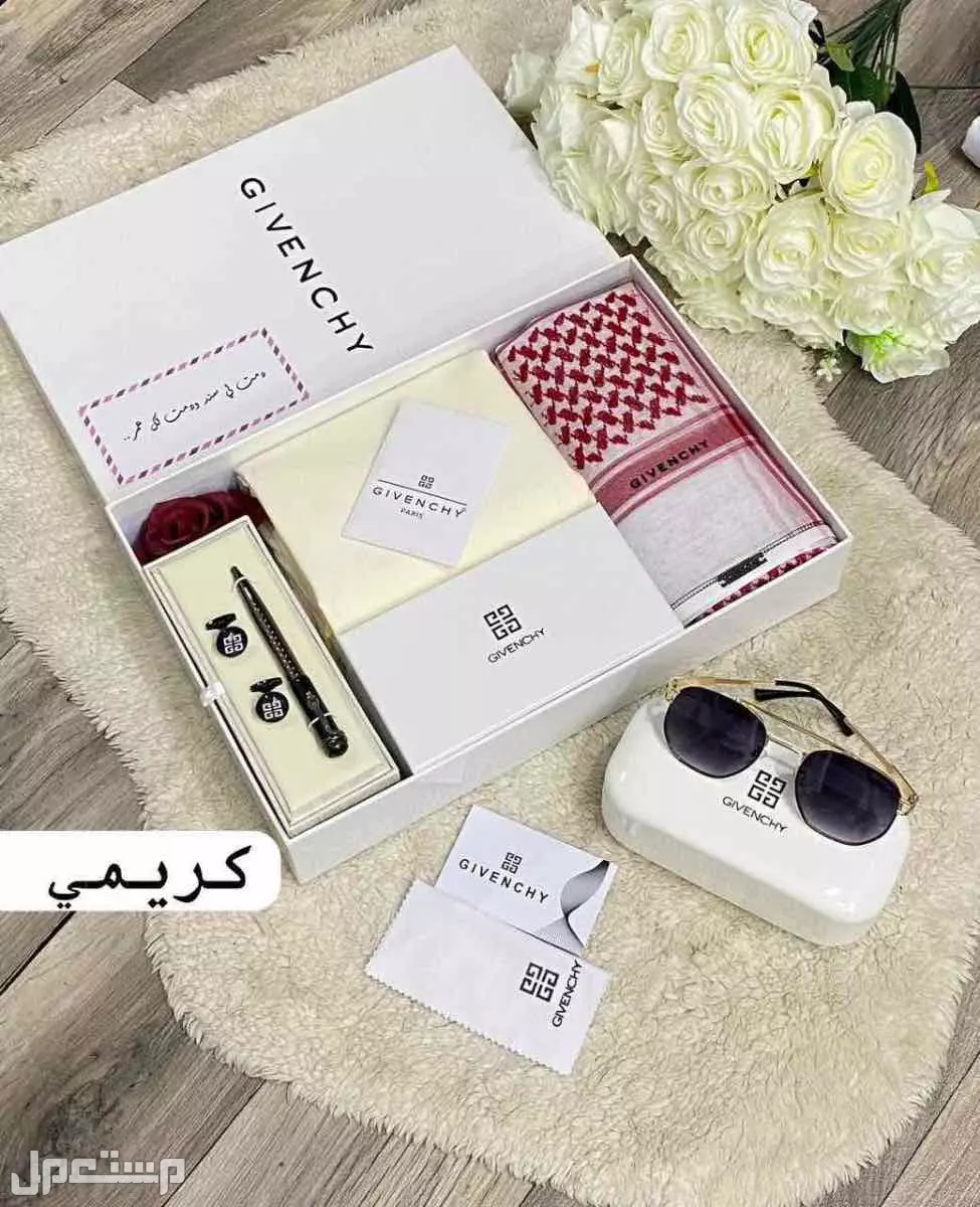 بوكس رجالي كارتير. **شماغ رجالي أحمر او أبيض **:      -درجة اولى  يضمن جودة عالية ومظهرًا أنيقًا. مقاسات55/58/60 2.  *قماش رجالي ماركة جيفينشي درجة* اولى+ملحقات8ازرار مع لوقو للجيب و الرقبه