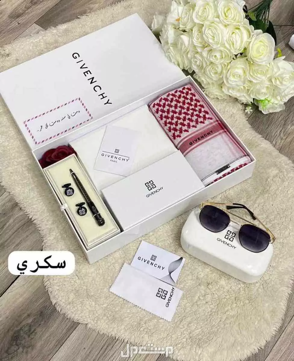 بوكس رجالي كارتير. **شماغ رجالي أحمر او أبيض **:      -درجة اولى  يضمن جودة عالية ومظهرًا أنيقًا. مقاسات55/58/60 2.  *قماش رجالي ماركة جيفينشي درجة* اولى+ملحقات8ازرار مع لوقو للجيب و الرقبه