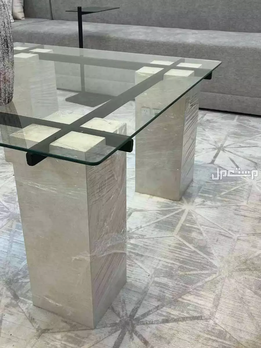 للبيع طاولة مع أربعه خدمه جديده ماستخدمت أبداً في تبوك سعرها 300 فقط