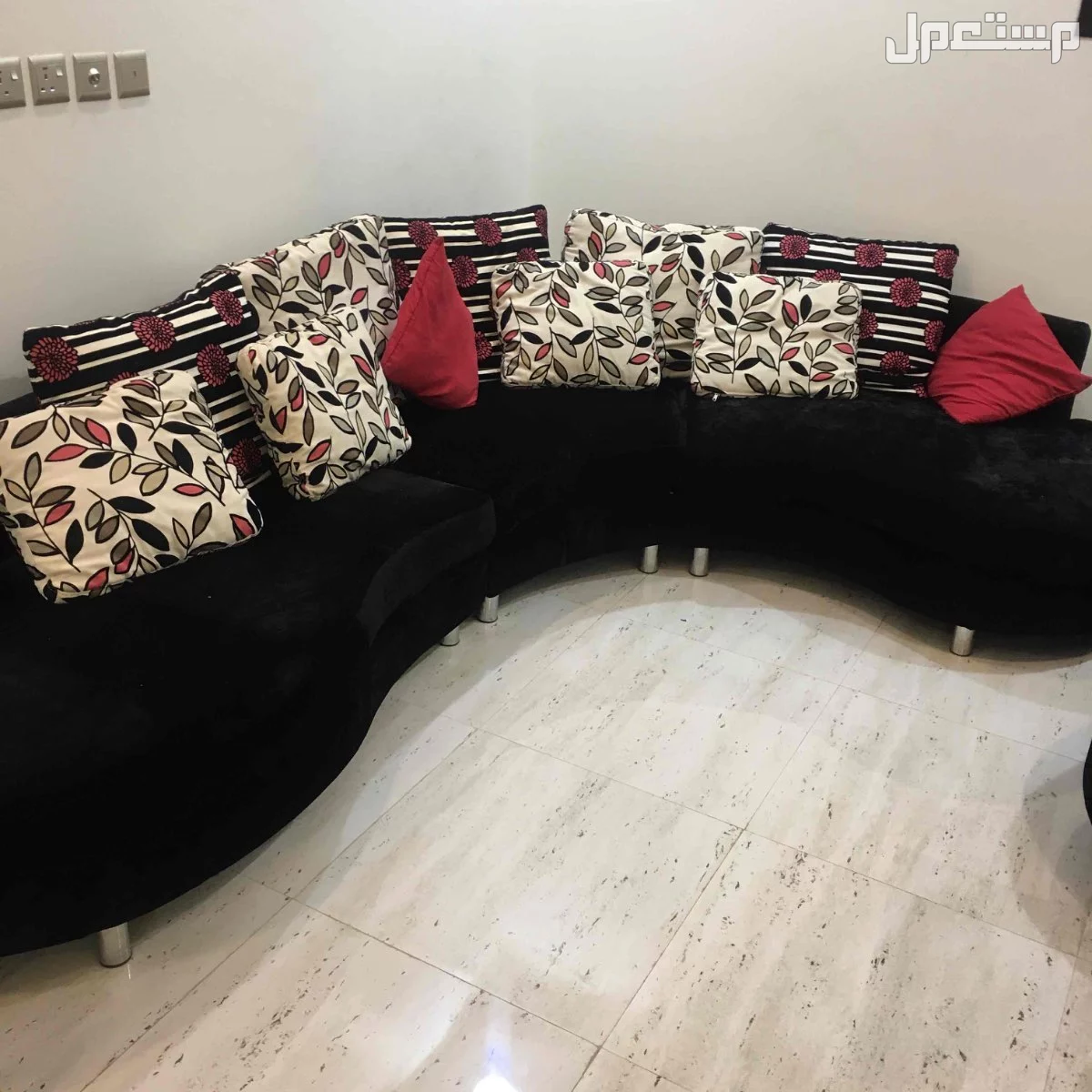 للبيع كنب زاوية 3 قطع بالمجمعة بسعر ألف ريال سعودي