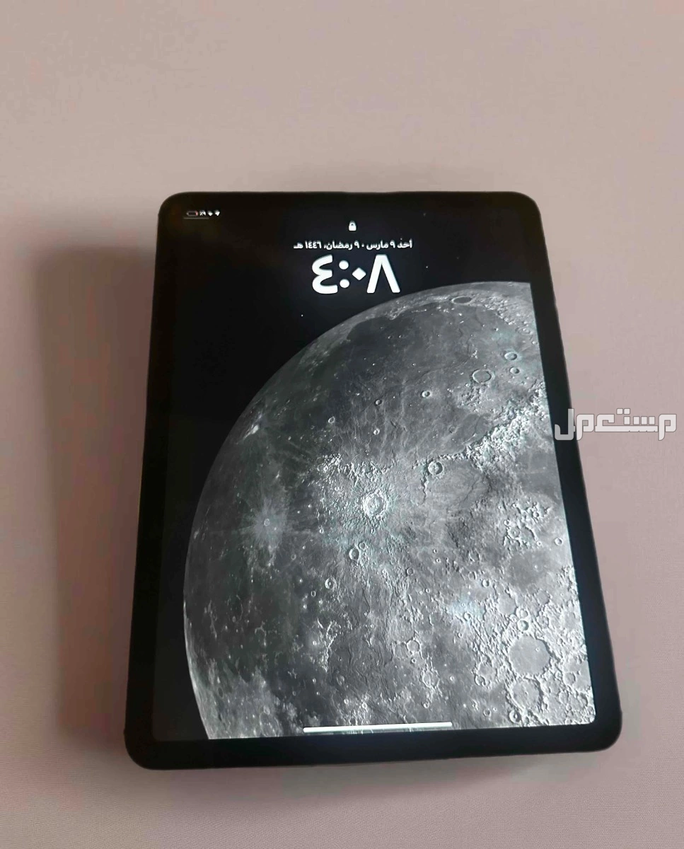 للبيع iPad Air 256GB شريحة بحالة شبه جديدة - استخدام أقل من 3 أشهر
