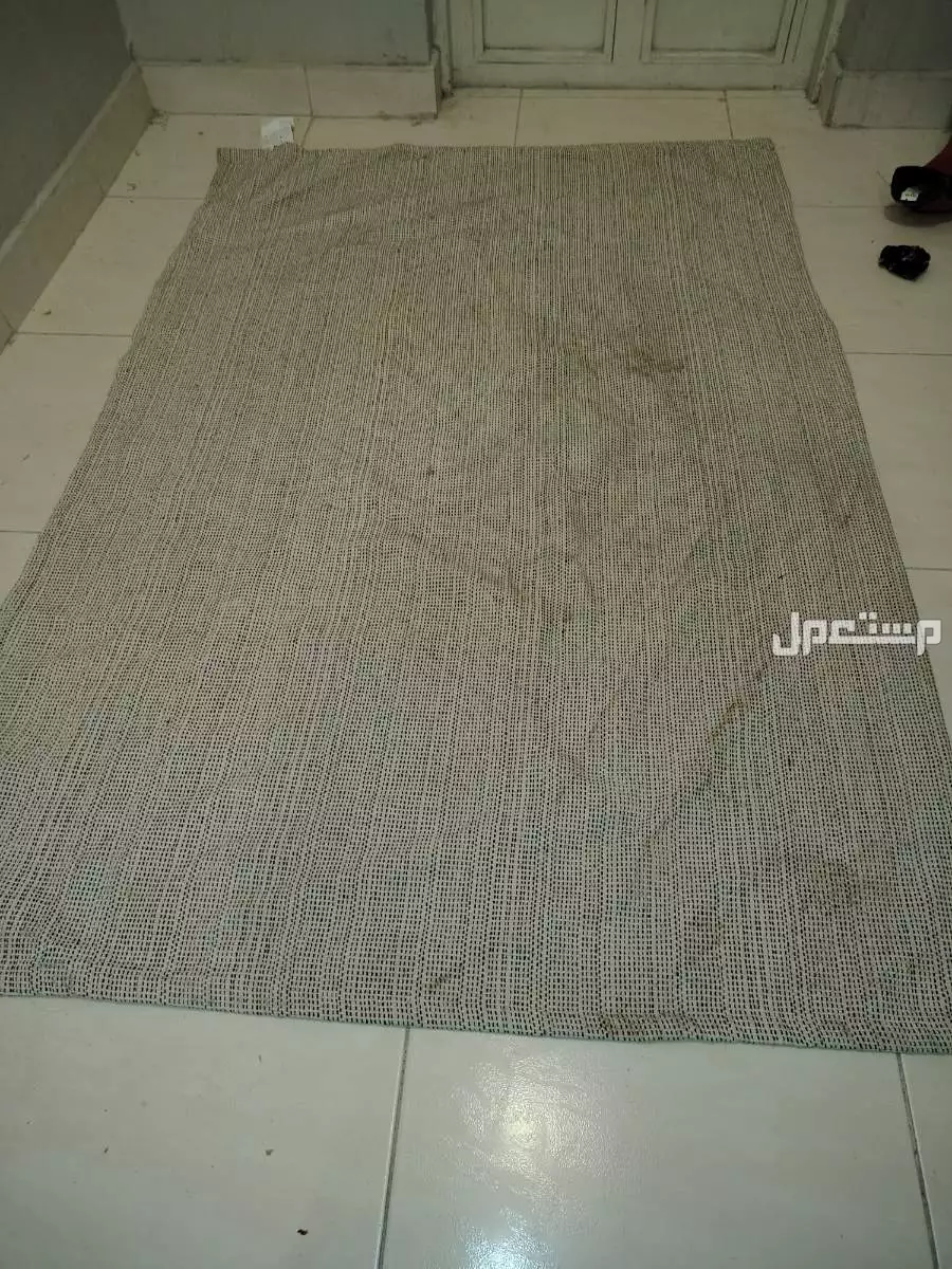 مكتب وكرسي وطاولة شاشة وموكيت  في الرياض بسعر 650 ريال سعودي