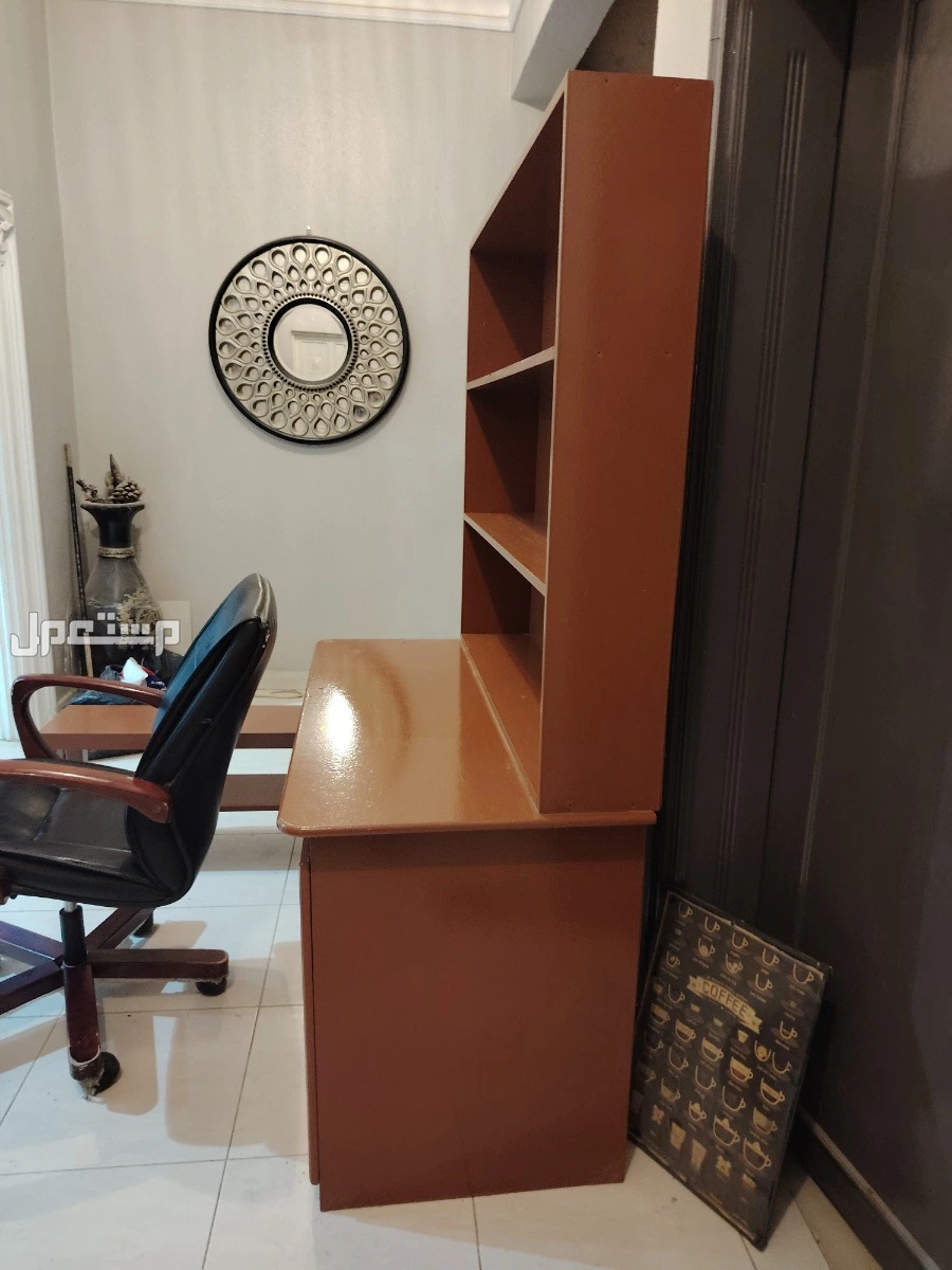 مكتب وكرسي وطاولة شاشة وموكيت  في الرياض بسعر 650 ريال سعودي